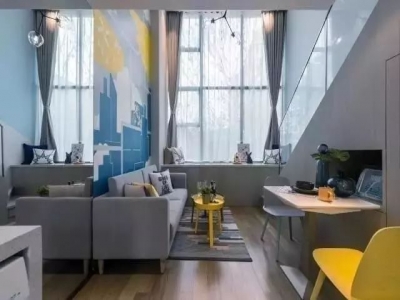 47平米五脏俱全的loft公寓，玻璃装饰让视觉增大了一倍