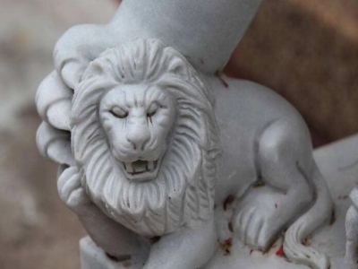 客厅万万别放这几件东西，有钱人白送也不要，财神爷最讨厌！